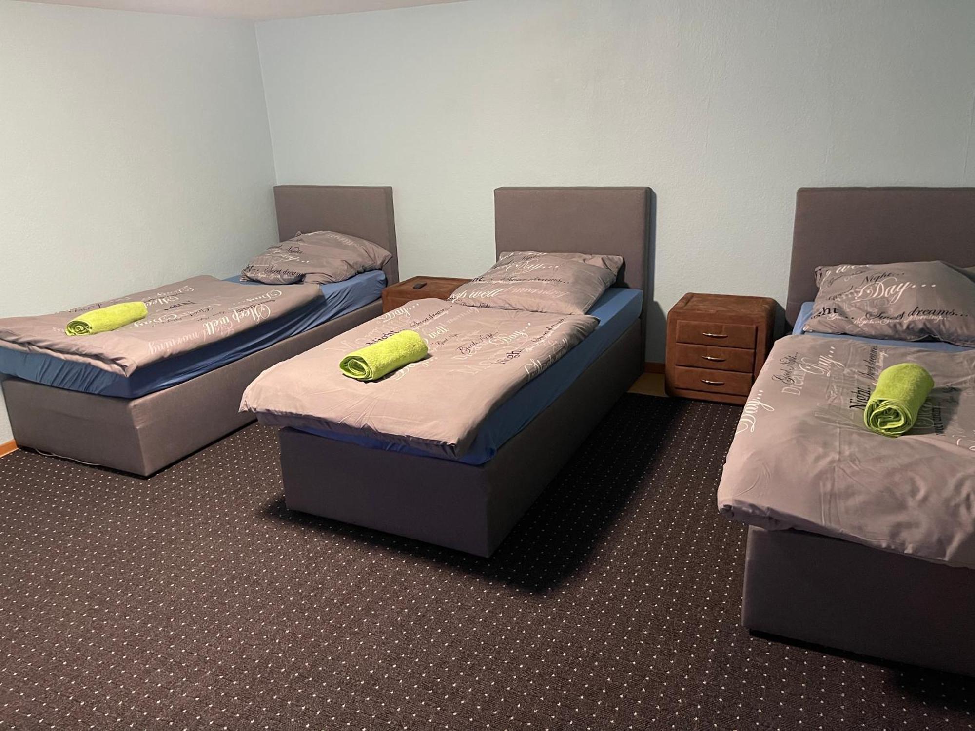Chambre Avec 3 Lits Trier Ngoại thất bức ảnh